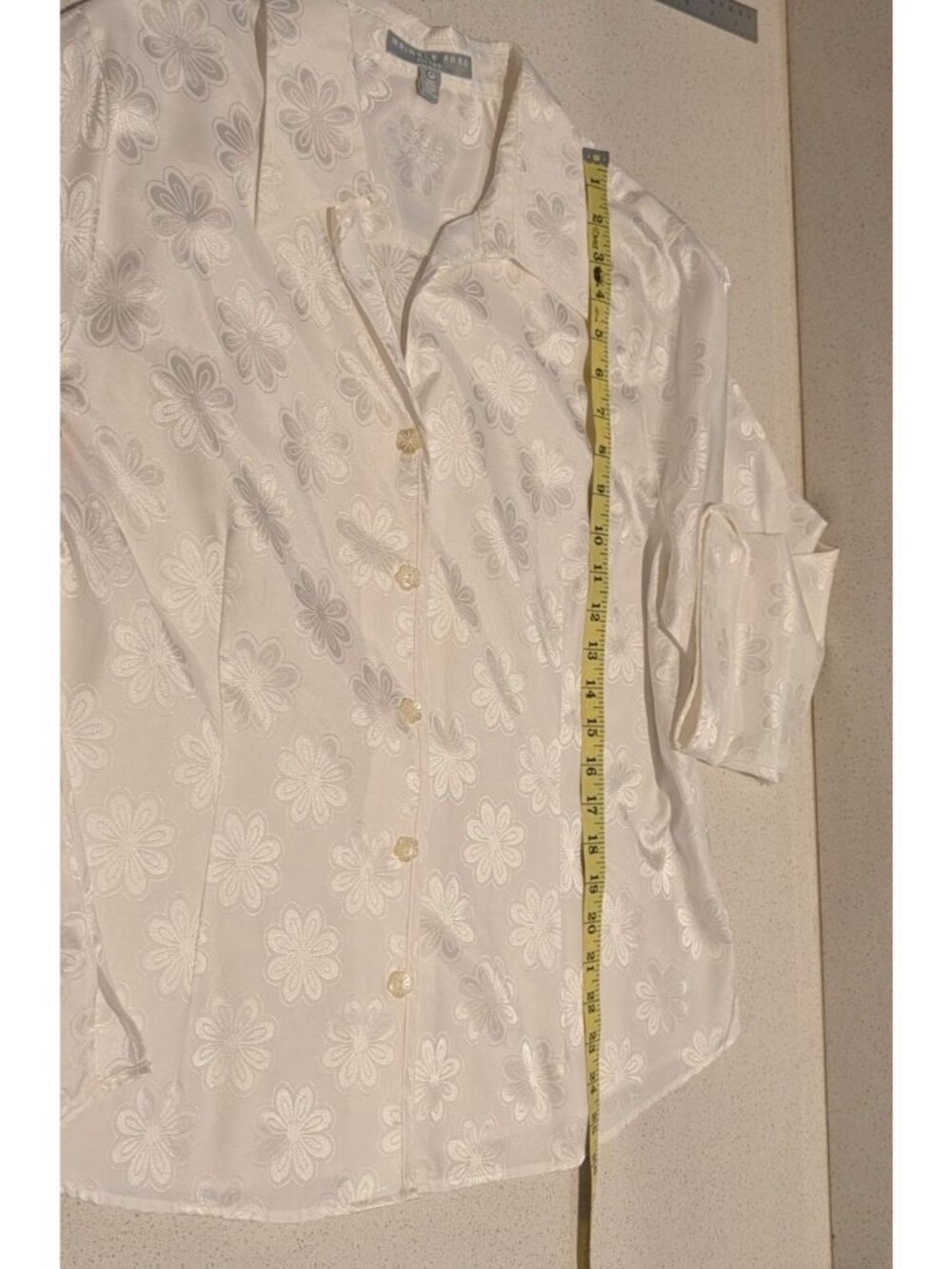 Foxcroft Wrinkle-Free White Floral Button-Up Shirt Flower Buttons Sz 16 Cotton - Picture 10 of 16